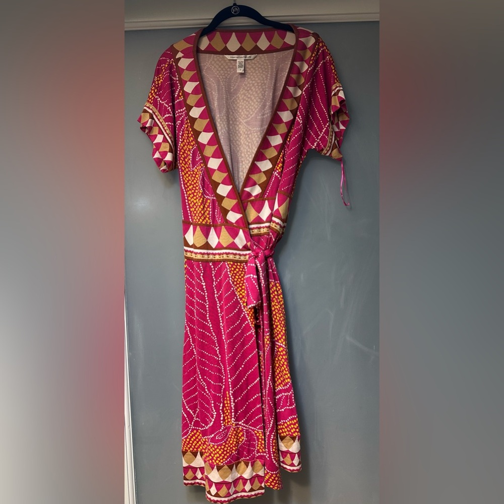 Diane Von Furstenberg hot pink yellow cream patterned Silk Wrap Dress size 10